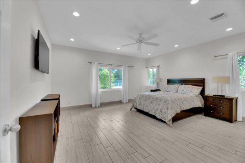 House in Wilton Manors, Florida 4 bedrooms, 201.6 sq.m. № 2260663 - photo 17