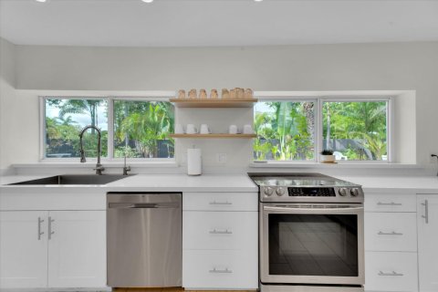 House in Wilton Manors, Florida 4 bedrooms, 201.6 sq.m. № 2260663 - photo 11