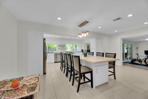 House in Wilton Manors, Florida 4 bedrooms, 201.6 sq.m. № 2260663 - photo 8