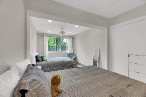 House in Wilton Manors, Florida 4 bedrooms, 201.6 sq.m. № 2260663 - photo 23