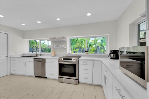 House in Wilton Manors, Florida 4 bedrooms, 201.6 sq.m. № 2260663 - photo 10