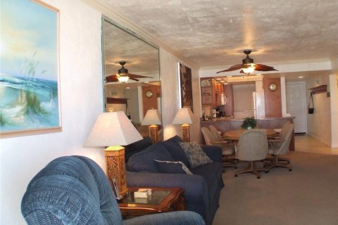 Condo in New Smyrna Beach, Florida, 2 bedrooms  № 1747561 - photo 9