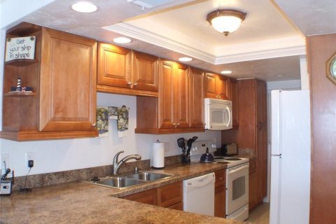 Condo in New Smyrna Beach, Florida, 2 bedrooms  № 1747561 - photo 11