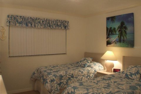 Condo in New Smyrna Beach, Florida, 2 bedrooms  № 1747561 - photo 12