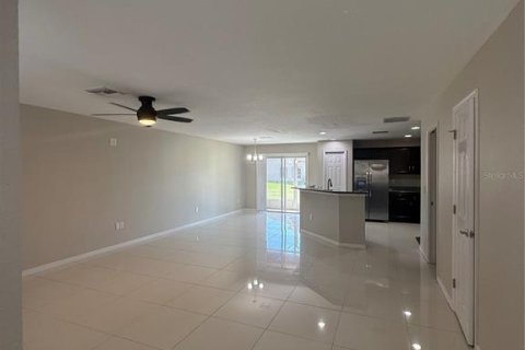 Townhouse in Wesley Chapel, Florida 3 bedrooms, 146.41 sq.m. № 1903118 - photo 3