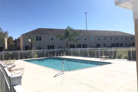 Townhouse in Wesley Chapel, Florida 3 bedrooms, 146.41 sq.m. № 1903118 - photo 15