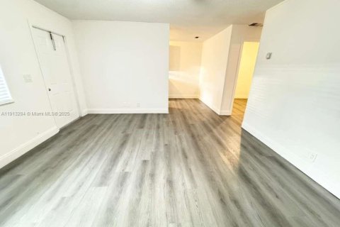 Villa ou maison à louer à Boynton Beach, Floride: 2 chambres, 78.97 m2 № 1968605 - photo 2