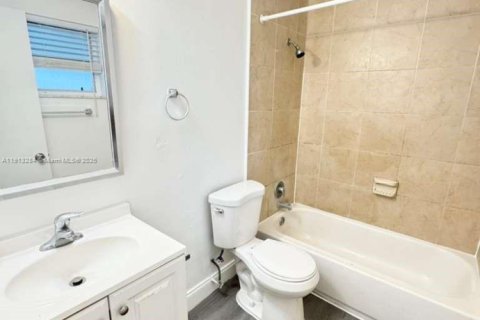 Villa ou maison à louer à Boynton Beach, Floride: 2 chambres, 78.97 m2 № 1968605 - photo 10