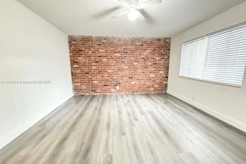 Villa ou maison à louer à Boynton Beach, Floride: 2 chambres, 78.97 m2 № 1968605 - photo 3