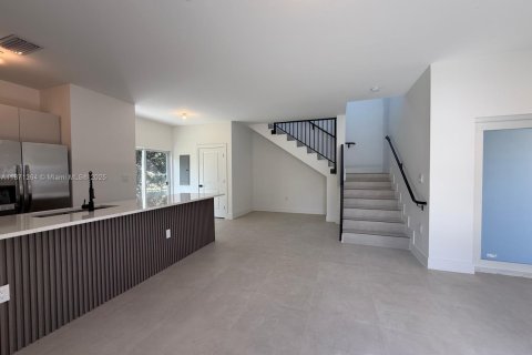 House in Fort Lauderdale, Florida 3 bedrooms № 1919955 - photo 2