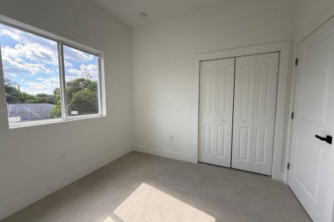 House in Fort Lauderdale, Florida 3 bedrooms № 1919955 - photo 8