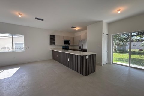 House in Fort Lauderdale, Florida 3 bedrooms № 1919955 - photo 5