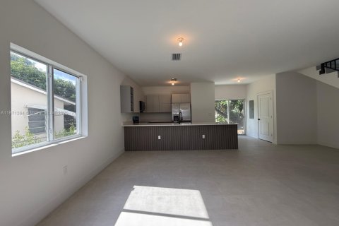 House in Fort Lauderdale, Florida 3 bedrooms № 1919955 - photo 3