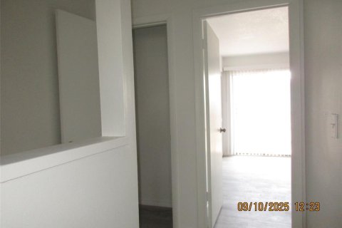 Adosado en alquiler en Kissimmee, Florida, 2 dormitorios, 101.08 m2 № 1901633 - foto 24
