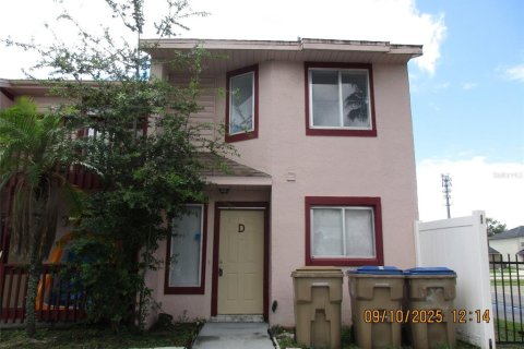 Adosado en alquiler en Kissimmee, Florida, 2 dormitorios, 101.08 m2 № 1901633 - foto 1