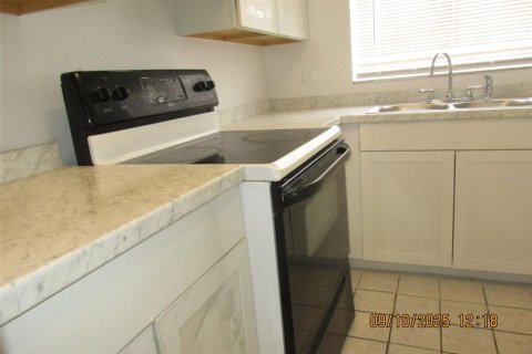 Adosado en alquiler en Kissimmee, Florida, 2 dormitorios, 101.08 m2 № 1901633 - foto 11