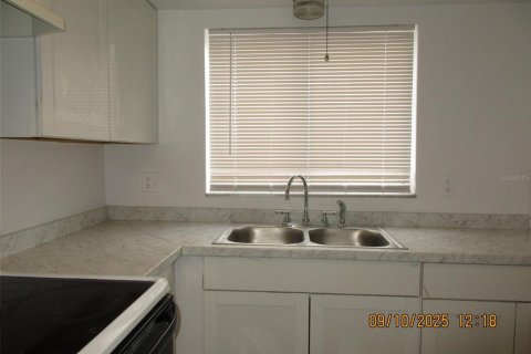 Adosado en alquiler en Kissimmee, Florida, 2 dormitorios, 101.08 m2 № 1901633 - foto 9