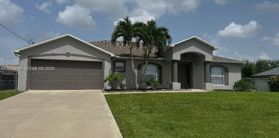 House in Cape Coral, Florida 3 bedrooms № 2009778