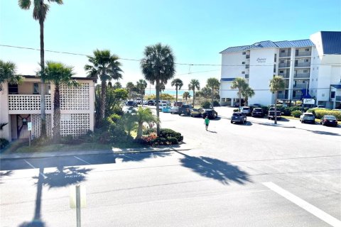 Condo in Saint Pete Beach, Florida, 2 bedrooms № 2103562 - photo 22