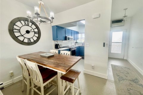 Condo in Saint Pete Beach, Florida, 2 bedrooms № 2103562 - photo 7