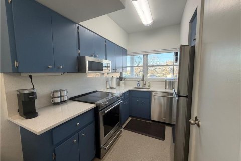 Condo in Saint Pete Beach, Florida, 2 bedrooms № 2103562 - photo 9