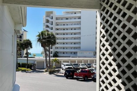 Condo in Saint Pete Beach, Florida, 2 bedrooms № 2103562 - photo 25
