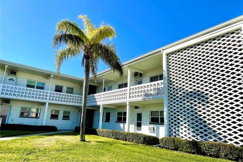 Condominio en Saint Pete Beach, Florida, 2 dormitorios № 2103562