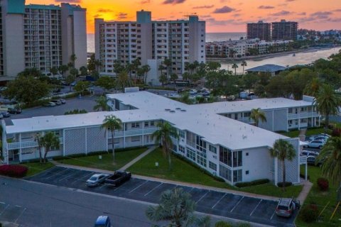 Condo in Saint Pete Beach, Florida, 2 bedrooms № 2103562 - photo 26