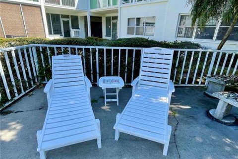 Condo in Saint Pete Beach, Florida, 2 bedrooms № 2103562 - photo 23