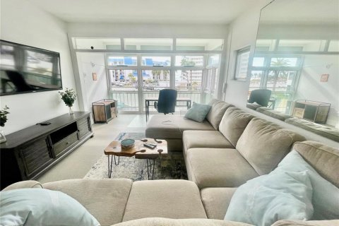 Condo in Saint Pete Beach, Florida, 2 bedrooms № 2103562 - photo 6