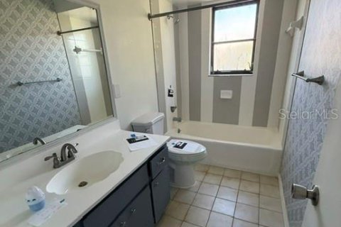 House in Venice, Florida 3 bedrooms, 149.67 sq.m. № 2220732 - photo 16