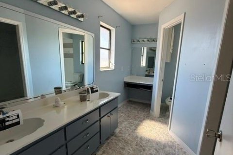 House in Venice, Florida 3 bedrooms, 149.67 sq.m. № 2220732 - photo 5