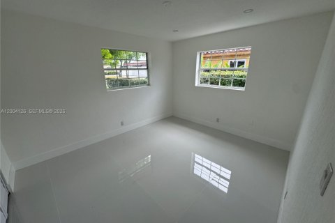 Villa ou maison à vendre à Hialeah, Floride: 3 chambres, 158.03 m2 № 2068305 - photo 14