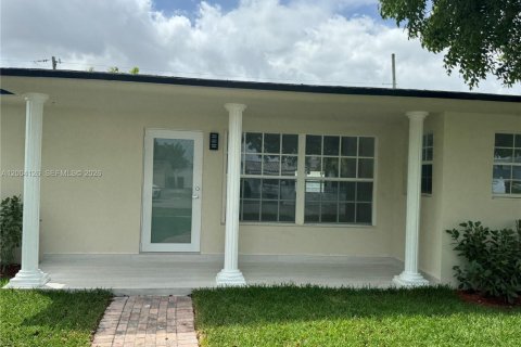 Villa ou maison à vendre à Hialeah, Floride: 3 chambres, 158.03 m2 № 2068305 - photo 3