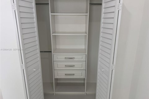 Villa ou maison à vendre à Hialeah, Floride: 3 chambres, 158.03 m2 № 2068305 - photo 11