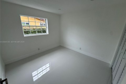 Villa ou maison à vendre à Hialeah, Floride: 3 chambres, 158.03 m2 № 2068305 - photo 15