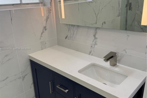 Villa ou maison à vendre à Hialeah, Floride: 3 chambres, 158.03 m2 № 2068305 - photo 10