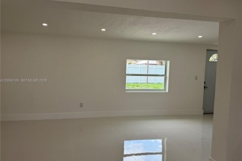 Villa ou maison à vendre à Hialeah, Floride: 3 chambres, 158.03 m2 № 2068305 - photo 5