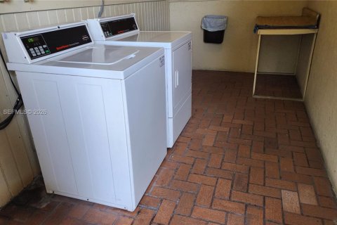 Copropriété à louer à Miami, Floride: 1 chambre, 43.2 m2 № 2051611 - photo 12