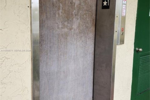 Copropriété à louer à Miami, Floride: 1 chambre, 43.2 m2 № 2051611 - photo 16