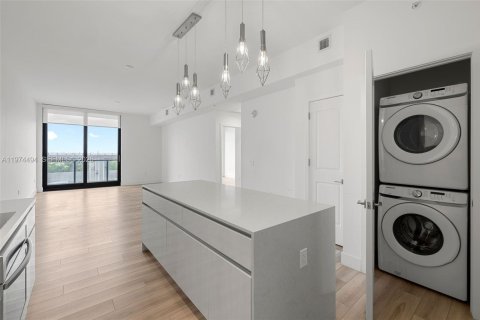 Apartment in Hallandale Beach, Florida 1 bedroom, 79.8 sq.m. № 2042931 - photo 4