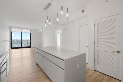 Apartment in Hallandale Beach, Florida 1 bedroom, 79.8 sq.m. № 2042931 - photo 3