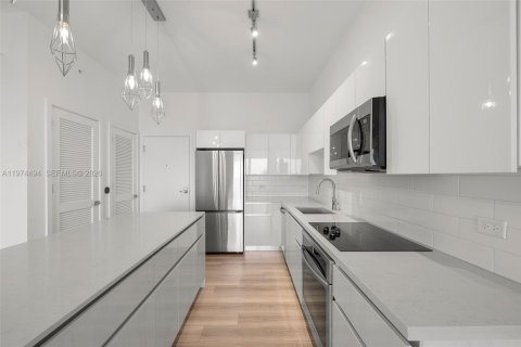 Apartment in Hallandale Beach, Florida 1 bedroom, 79.8 sq.m. № 2042931 - photo 13