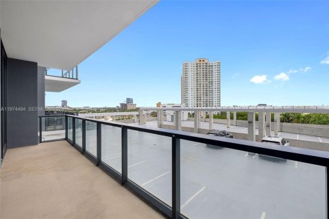 Apartment in Hallandale Beach, Florida 1 bedroom, 79.8 sq.m. № 2042931 - photo 8