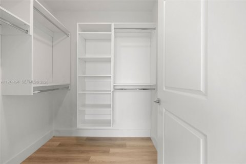 Apartment in Hallandale Beach, Florida 1 bedroom, 79.8 sq.m. № 2042931 - photo 18