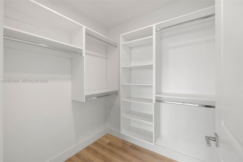 Apartment in Hallandale Beach, Florida 1 bedroom, 79.8 sq.m. № 2042931 - photo 19