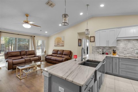House in Ocala, Florida 3 bedrooms, 176.05 sq.m. № 1517364 - photo 10