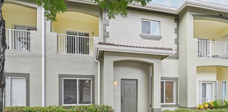 Adosado en Homestead, Florida 3 dormitorios, 176.98 m2 № 1947009