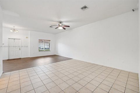 Adosado en alquiler en Homestead, Florida, 3 dormitorios, 176.98 m2 № 1947009 - foto 13