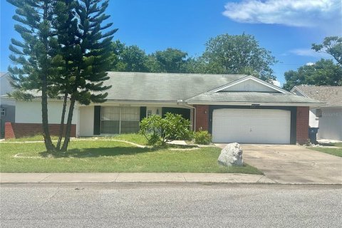 House in New Port Richey, Florida 2 bedrooms, 141.12 sq.m. № 1918567 - photo 1